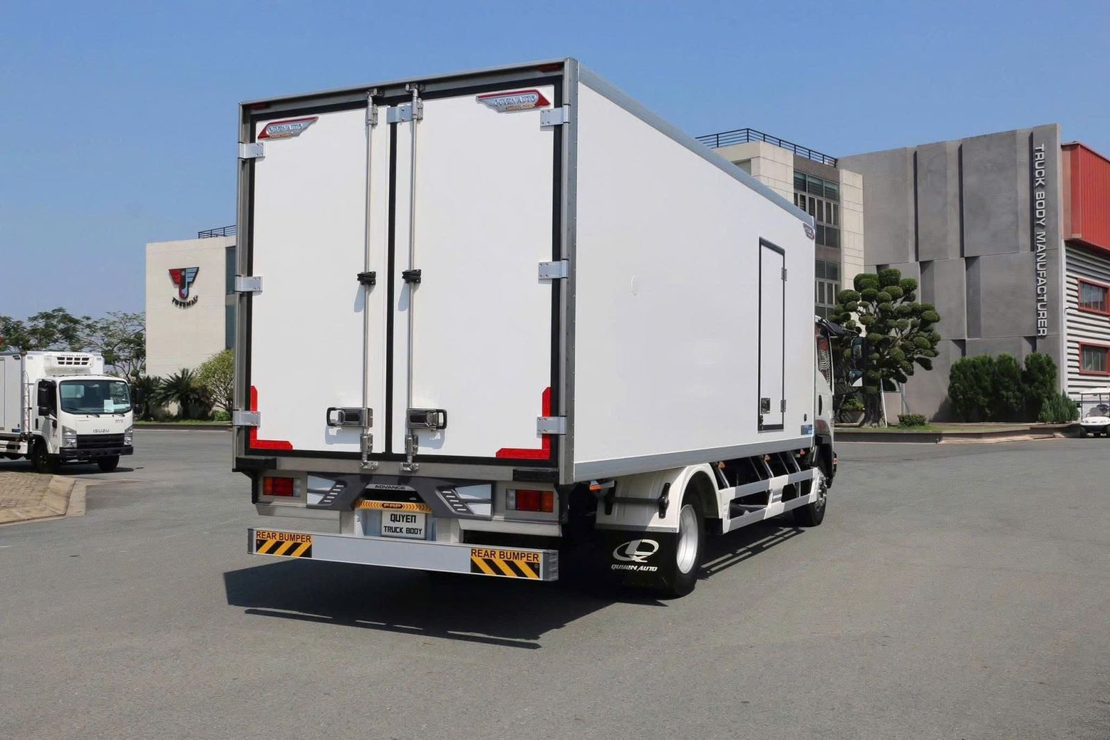 xe th&ugrave;ng đ&ocirc;ng lạnh isuzu 7,8 tấn Fsr700 euro 5