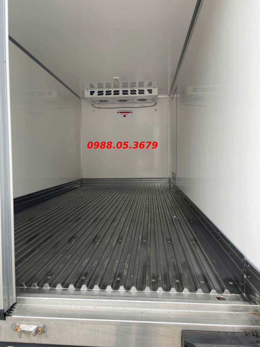 ben trong thung xe tải isuzu 3,5 tan dong lanh
