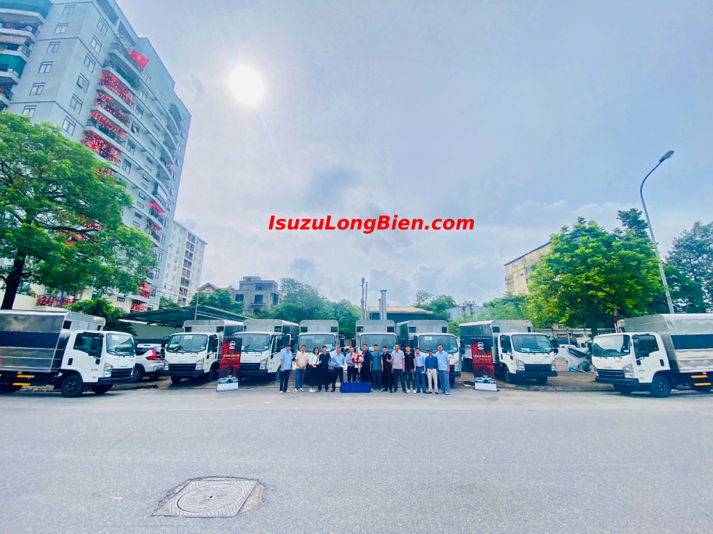 Ban giao xe tai tap lai Isuzu hang C1